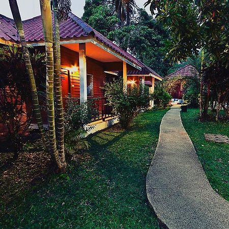 Krathom Khaolak Resort Khao Lak Bagian luar foto