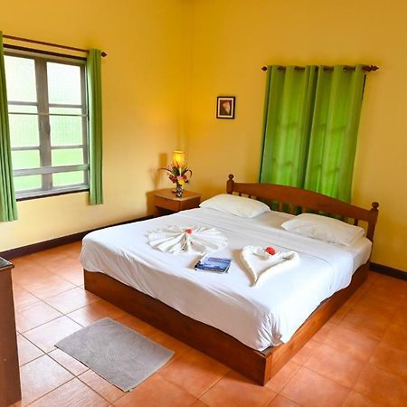 Krathom Khaolak Resort Khao Lak Bagian luar foto