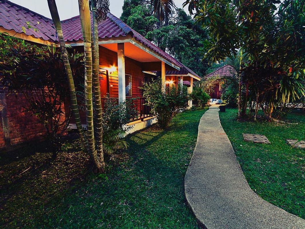 Krathom Khaolak Resort Khao Lak Bagian luar foto