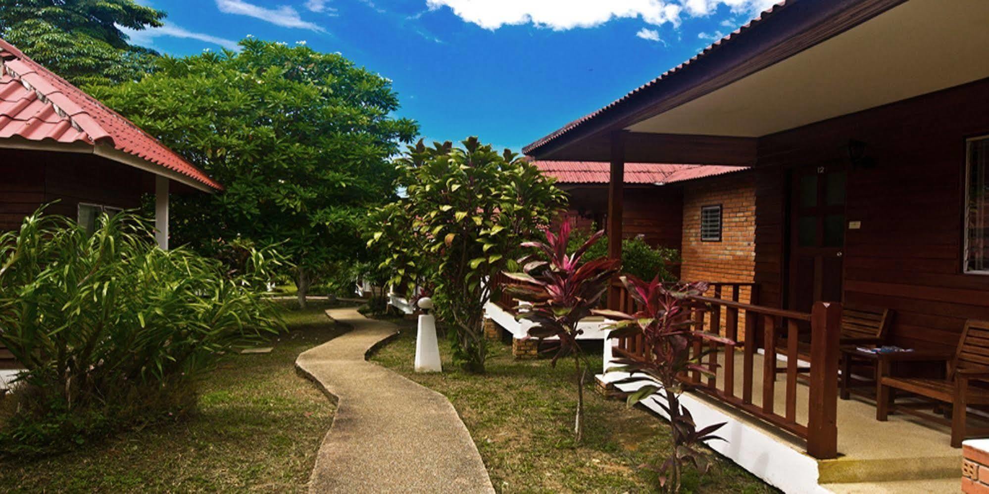 Krathom Khaolak Resort Khao Lak Bagian luar foto