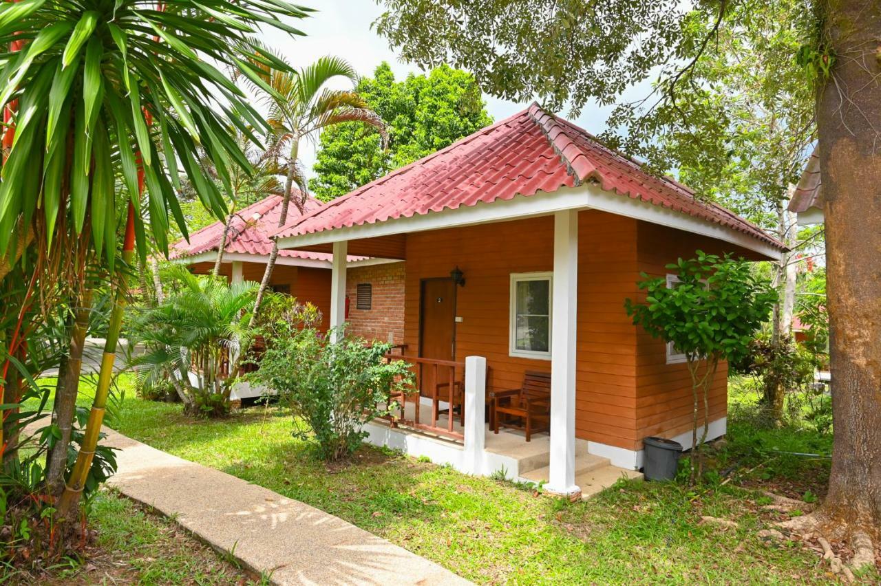 Krathom Khaolak Resort Khao Lak Bagian luar foto